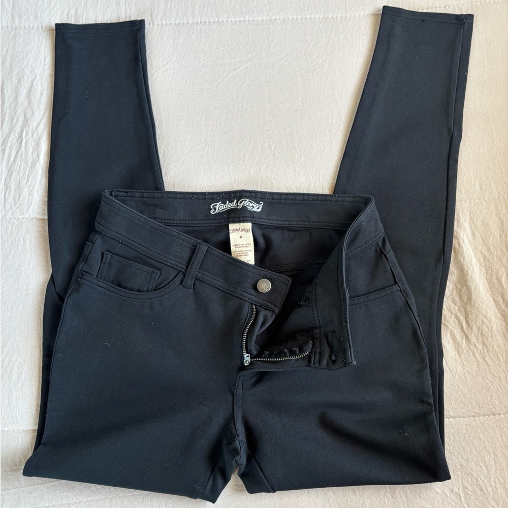 FADED GLORY |  WONENS | Black | Jeggings | back Pockets in back - Picture 3 of 12
